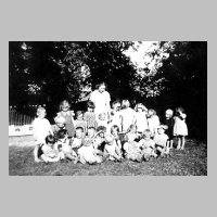 080-0100 Kindergaertnerin Gerda Hoppe bei der Arbeit.JPG